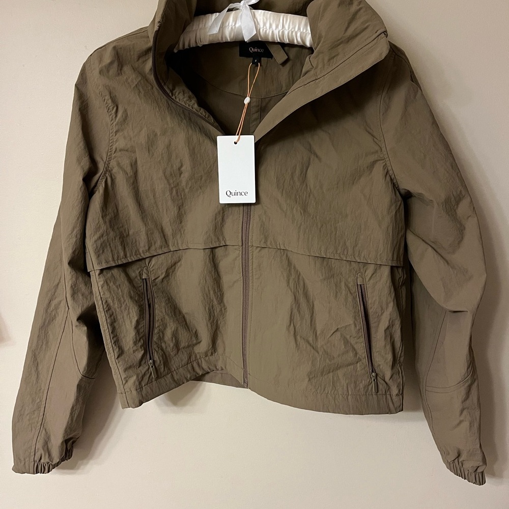 NWT, Quince Water Repellent Windbreaker Jacket, praline color, size small